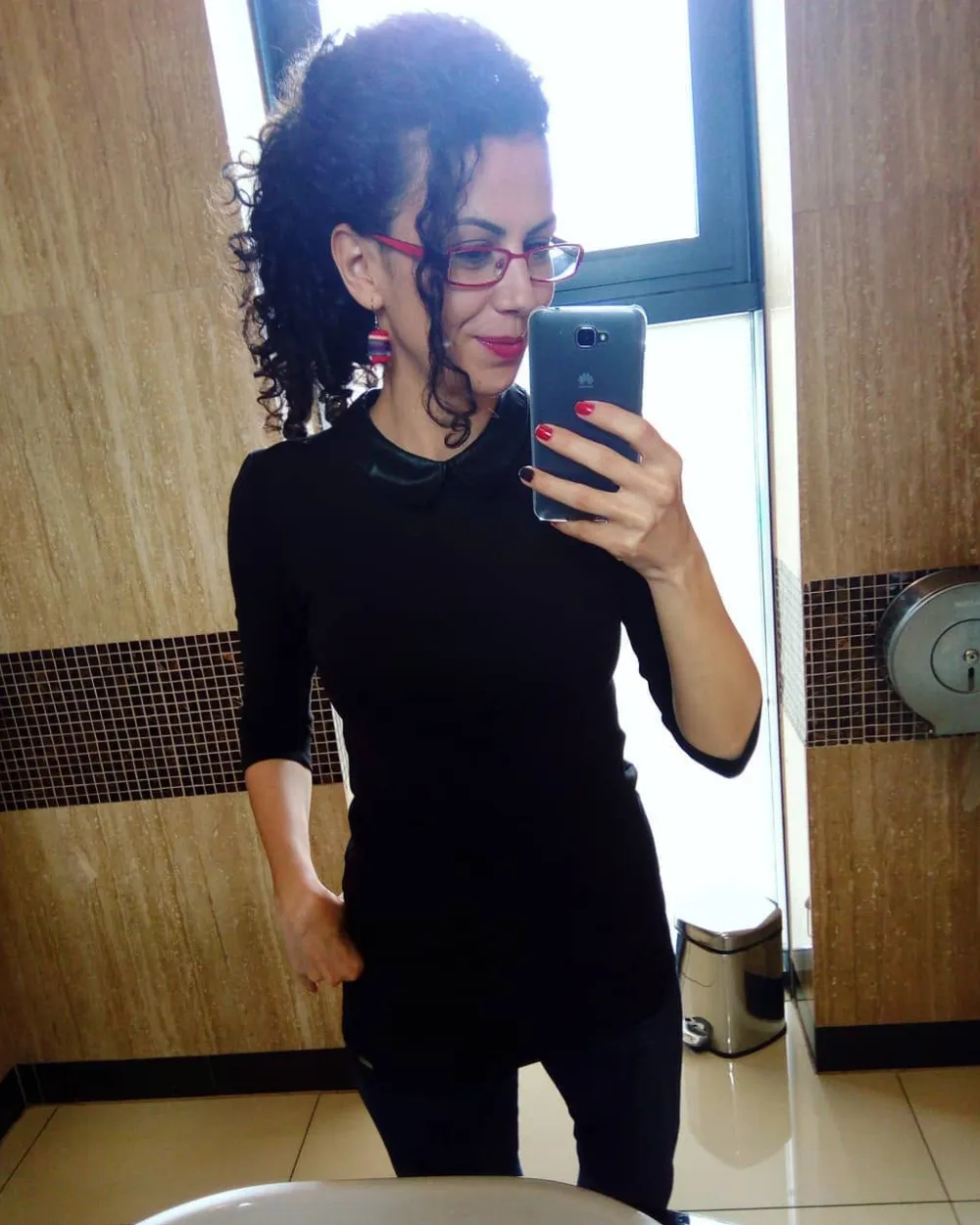 Miri, the mom behind Moje Montessori